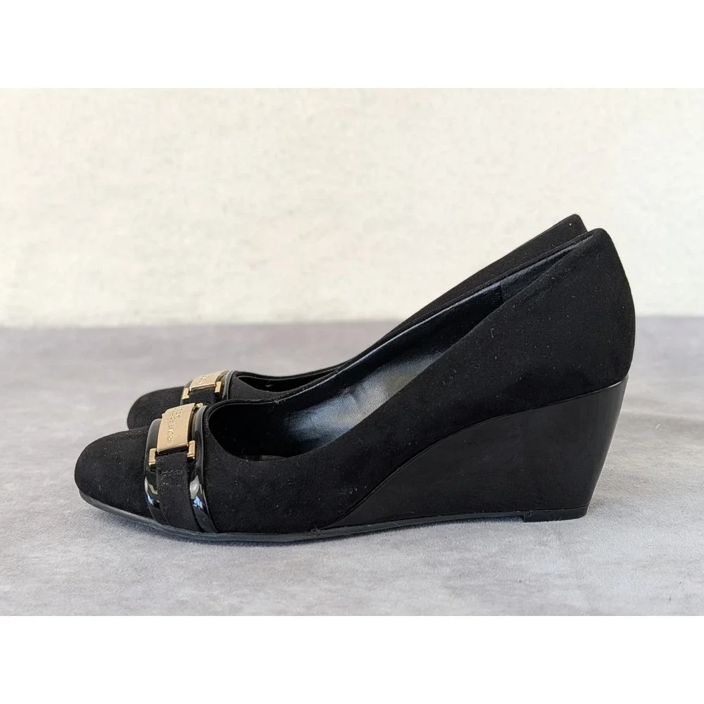 BCBGeneration Talica Black Suede Wedge Pumps Gold Buckle Shoes 7.5M PL-TALICA